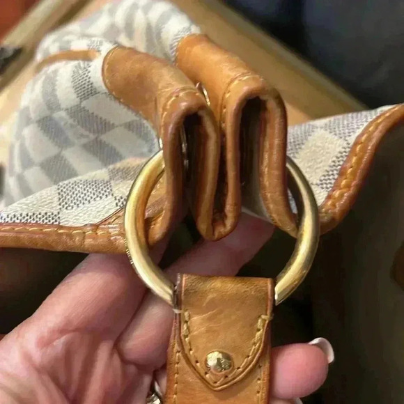 Authentic Louis Vuitton - Picture 5 of 11